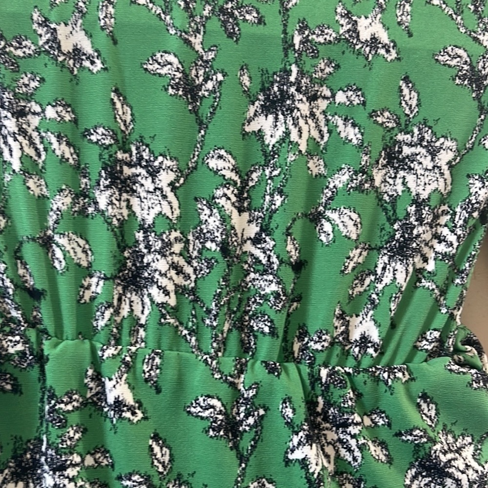 #106 Max Studio Green Floral Dress - Picture 3 of 4